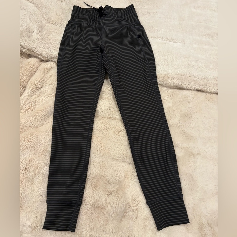 HALARA Black and Gray Striped Leggings with Pocket
